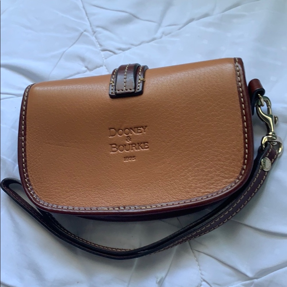 Dooney & Bourke wristlet - Picture 2 of 6